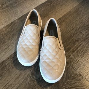 Steve Madden nude “Ecentrcq” slip on sneakers